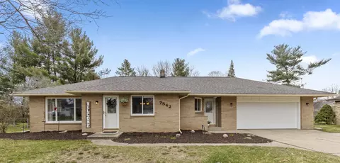 7542 14th Ave, Jenison, MI 49428