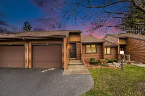 640 Maple Creek Dr, Holland, MI 49423