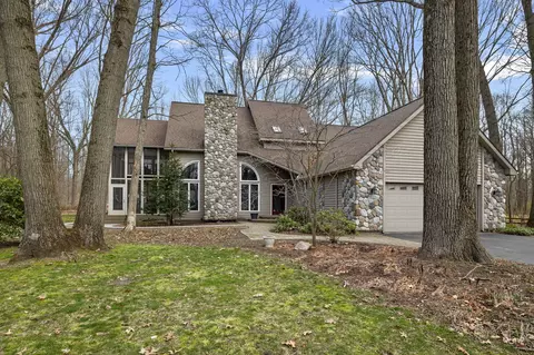 2705 W Glenlord Rd, Stevensville, MI 49127