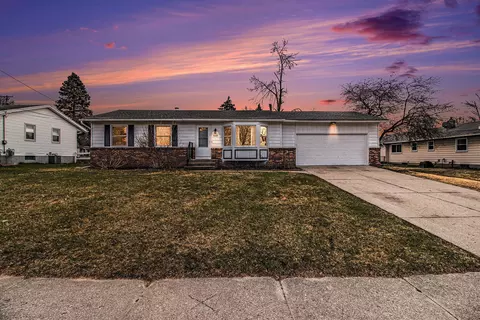 4425 Bonnie Ave SE, Kentwood, MI 49508