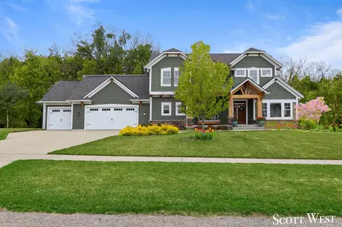 600 Stonehill Ct, Grandville, MI 49418