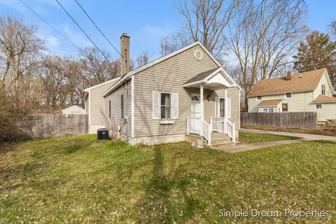 5135 Haughey Ave SW, Wyoming, MI 49548