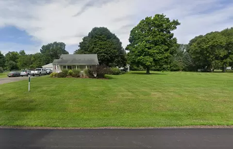 5276 Sharon Dr, Jackson, MI 49203 photo 2