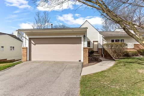 35112 Meadow Ln, Farmington Hills, MI 48335