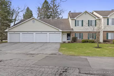 3188 Windcrest Dr NE #16, Grand Rapids, MI 49525