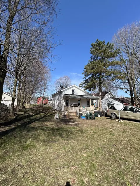 365 E Main St, Springport, MI 49284