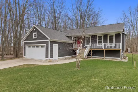 2962 136th Ave, Hopkins, MI 49328