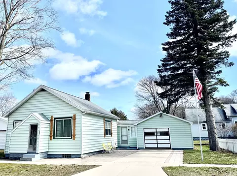 109 Elm St, Manistee, MI 49660