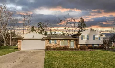 7125 Cathedral Dr, Bloomfield Hills, MI 48301