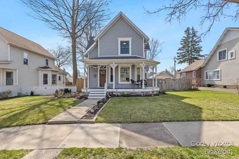 824 Wisconsin Ave, St. Joseph, MI 49085