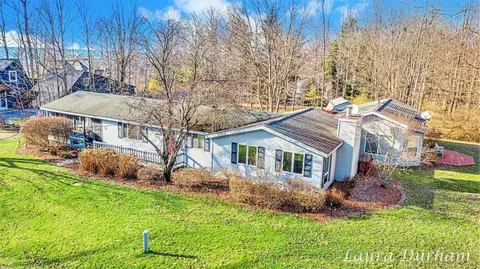 7185 Lake Forest Dr, South Haven, MI 49090