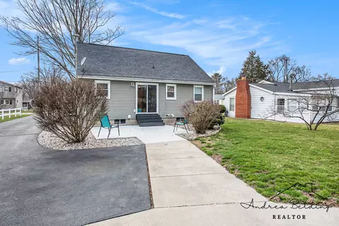 508 Roosevelt St, Belding, MI 48809 photo 2