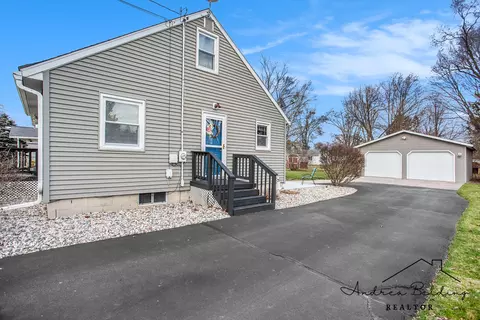 508 Roosevelt St, Belding, MI 48809 photo 3