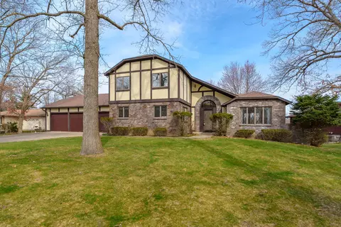 9704 Oakview Dr, Portage, MI 49024