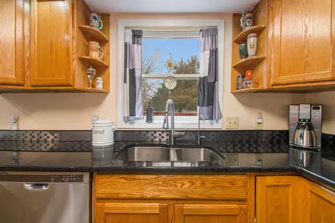 8050 Roepke Ct, Gregory, MI 48137 photo 16