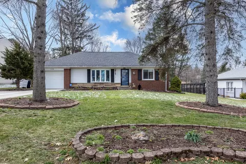 2376 Mulberry Rd, Bloomfield Hills, MI 48302
