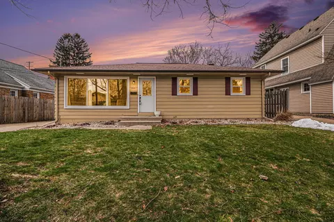 255 Glenhaven Ave NW, Grand Rapids, MI 49504