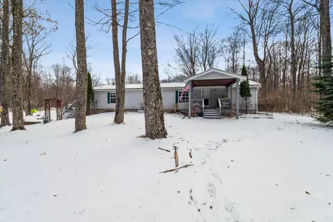 1281 M-32, Johannesburg, MI 49751