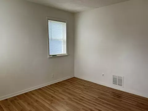11860 Grant St, Riverview, MI 48193 photo 3