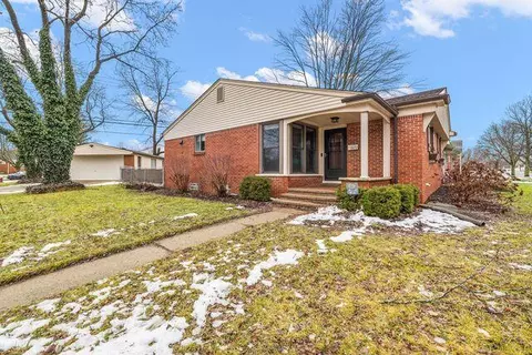 1803 Nakota Rd, Royal Oak, MI 48073