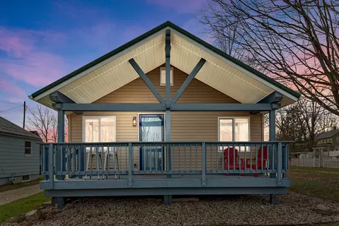 7998 Lakewood Dr, Coloma, MI 49038