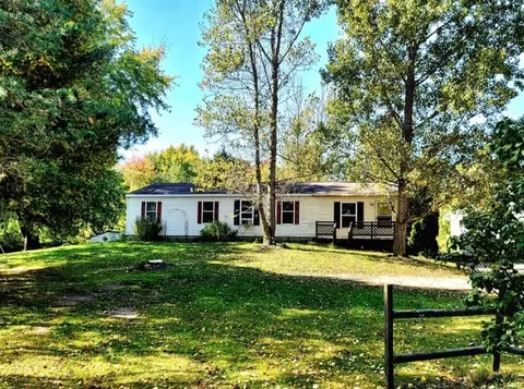 9540 S Carlson Rd, Fenwick, MI 48834