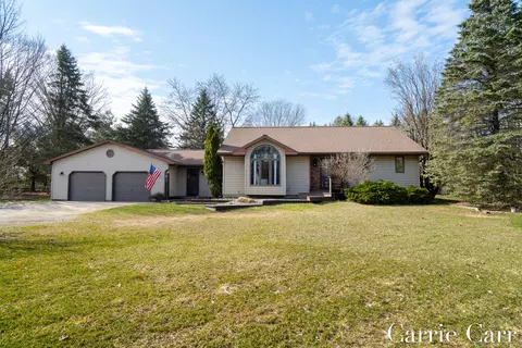 4815 Sunset Dr, Fremont, MI 49412