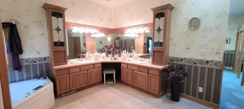 Bath - 7190 W Fox Rd, Mears, MI 49436 photo 2 of 10