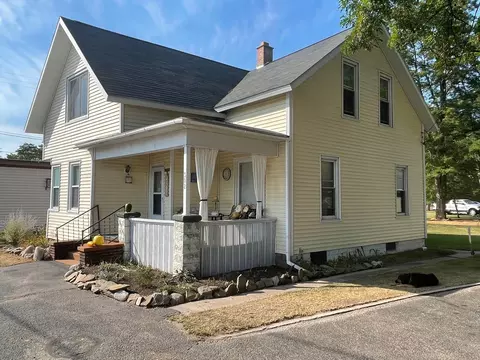 302 W Parkdale Ave, Manistee, MI 49660