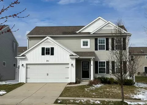 2751 Au Gres River Dr, Fowlerville, MI 48836