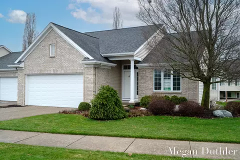 6721 Gracepoint Dr SE, Caledonia, MI 49316