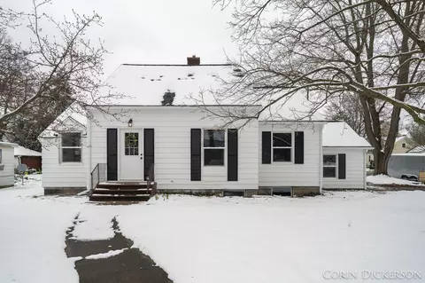 221 S Main St, Plainwell, MI 49080