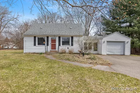 1472 Mullins Ave NW, Walker, MI 49534