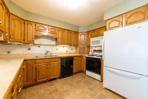 Kitchen - 38850 Barth Rd St, Romulus, MI 48174 photo 2 of 3