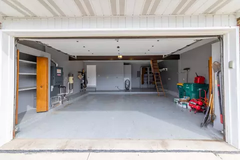 Exterior - 38850 Barth Rd St, Romulus, MI 48174 photo 6 of 13