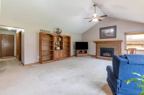 Living - 38850 Barth Rd St, Romulus, MI 48174 photo 2 of 3