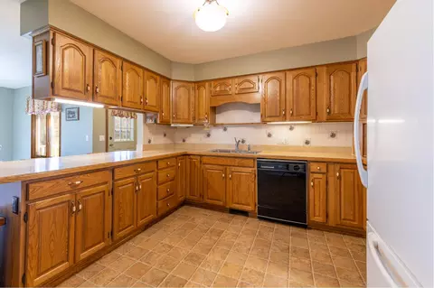 Kitchen - 38850 Barth Rd St, Romulus, MI 48174 photo 1 of 3