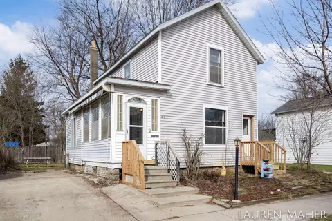 507 N 6th St, Grand Haven, MI 49417
