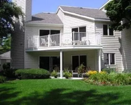 1672 Bay Ct, Holland, MI 49424