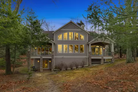 4146 Lakeshore Rd, Manistee, MI 49660
