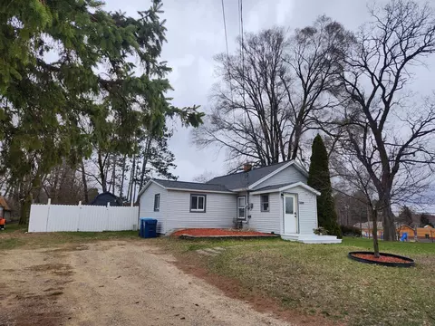 3449 Thomas St, Ravenna, MI 49451