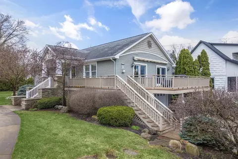 24147 N Shore Dr, Edwardsburg, MI 49112