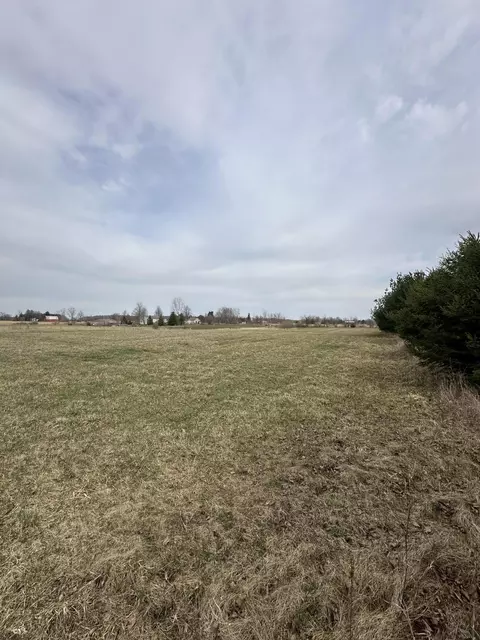 N Chester Rd Road, Charlotte, MI 48813
