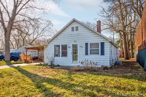 82 E 35th St, Holland, MI 49423
