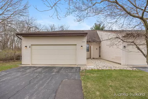 2650 Stonehaven Dr SW, Wyoming, MI 49519