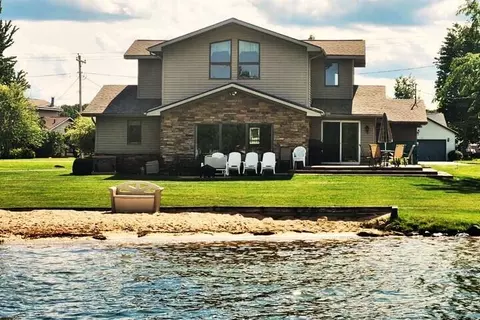 7216 Holiday Dr, Canadian Lakes, MI 49346