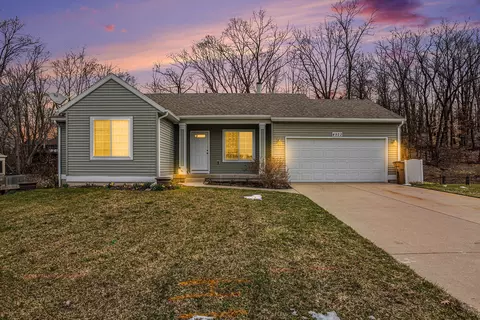 4922 Winston Hill Dr, Grand Rapids, MI 49525