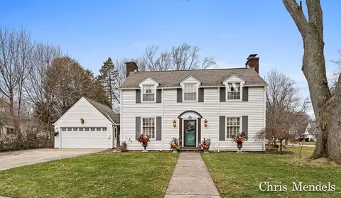 1841 Hillmount St NW, Grand Rapids, MI 49504
