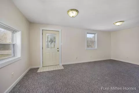505 Kiddville St, Belding, MI 48809 photo 4