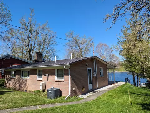 102 White Lake Dr, Brooklyn, MI 49230